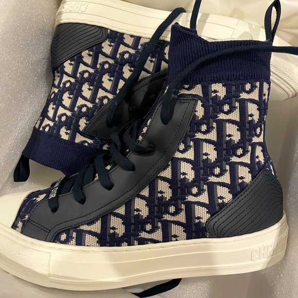 Worn once 10/10 condition comes with everything, - Picture 2 of 6